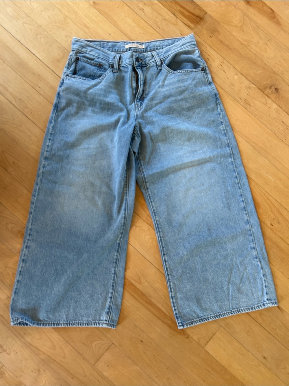 Levi's Women's Light Wash Cropped Wide-Leg Jeans